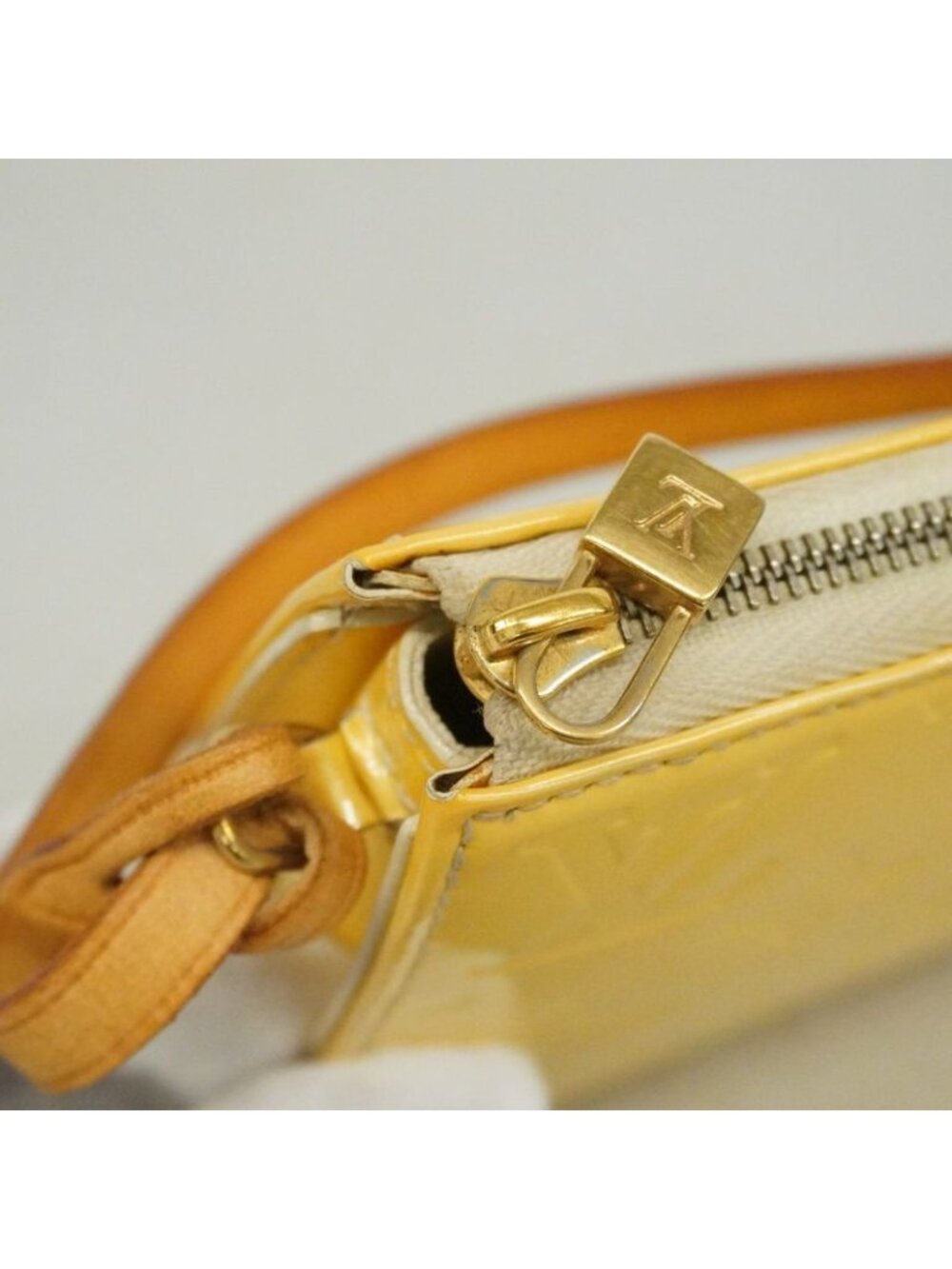 Louis Vuitton Pouch Vernis Lexington Lou - Picture 9 of 10